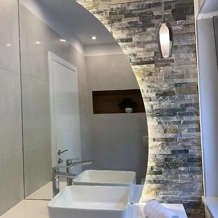 Holiday Home Villa Harmony * Tinjan