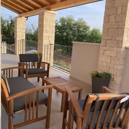 בית נופש Holiday Home Villa Harmony Tinjan