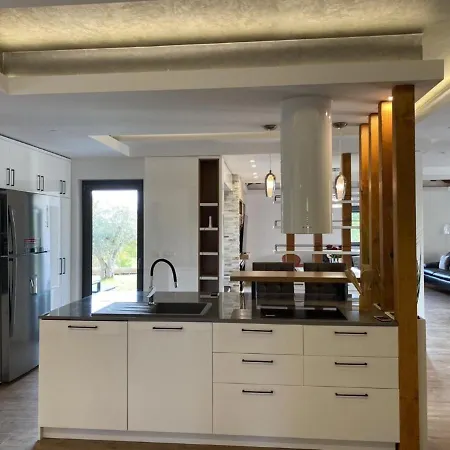 Holiday Home Villa Harmony * Tinjan