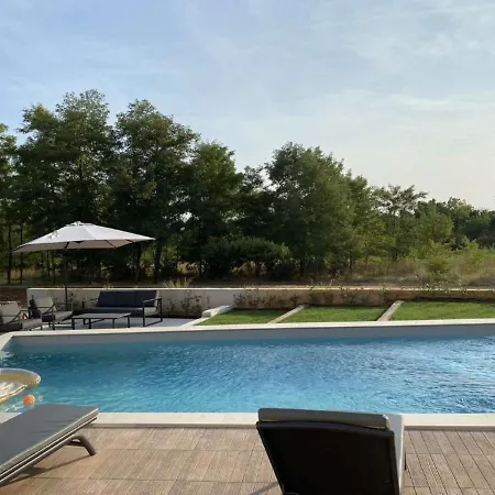 Holiday Home Villa Harmony * Tinjan